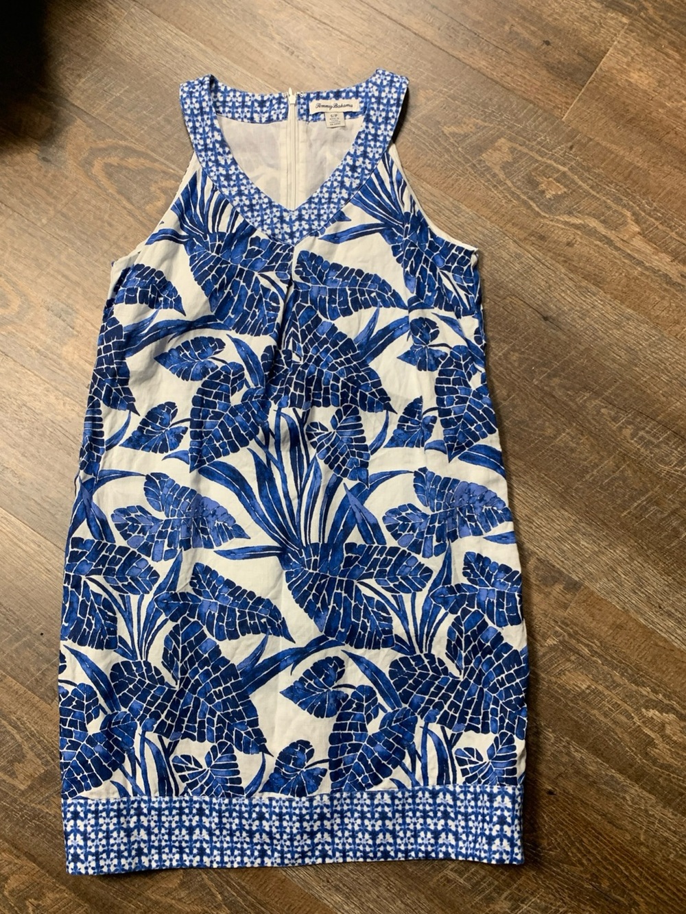 Tommy Bahama women’s blue and white leaf print dress size small